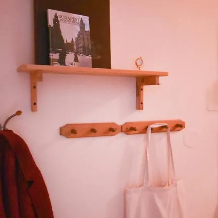 Stylish Flat W Balcony Next To The Castle & Metro Daire