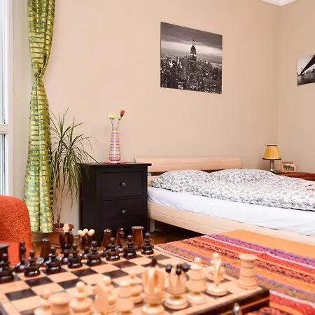 Daire Stylish Flat W Balcony Next To The Castle & Metro