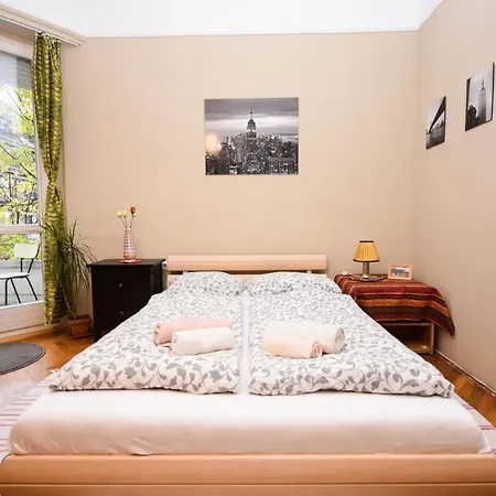 Stylish Flat W Balcony Next To The Castle & Metro Daire