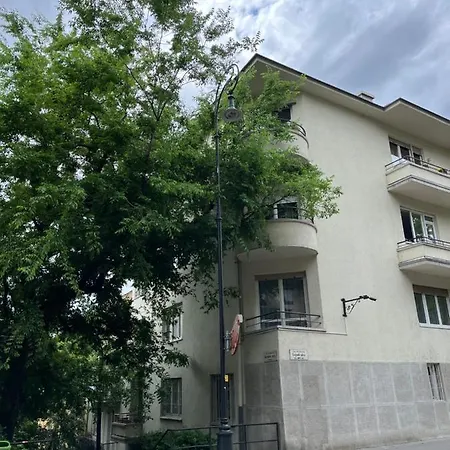 Stylish Flat W Balcony Next To The Castle & Metro Daire *
