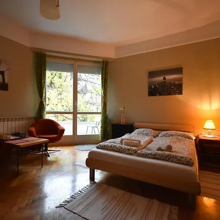 Stylish Flat W Balcony Next To The Castle & Metro