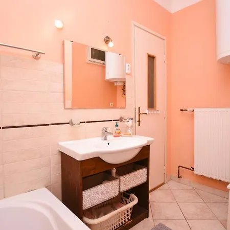 Daire Stylish Flat W Balcony Next To The Castle & Metro Budapeşte
